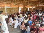 Il vescovo del Myanmar sfollato tra gli sfollati: “Abbiamo bisogno di aiuto ma non sappiamo dove e a chi chiedere”