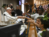 Papa Francesco: ai bambini, “nella guerra ci sono bambini che hanno paura delle bombe”