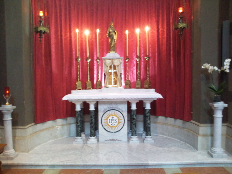 Al cimitero maggiore di Padova ecco il nuovo altare del Santissimo Sacramento