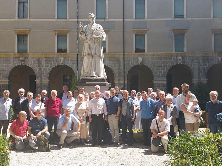 L'incontro del vescovo Claudio con i missionari di ritorno a Padova