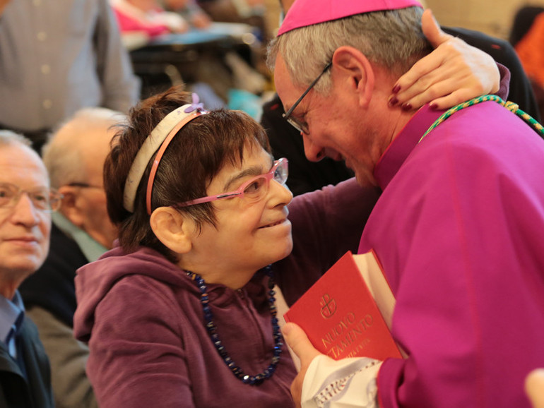 La scommessa del vescovo Claudio: «Il nostro posto è con i poveri»