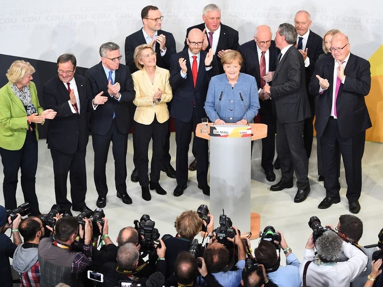 Merkel, vittoria col sorriso amaro