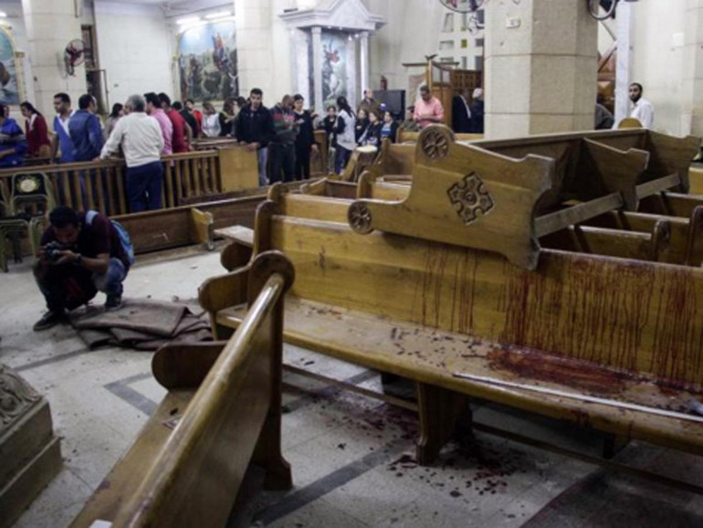Attentati in Egitto. «Attacco ai cristiani e all'unità del paese». Ma la visita del papa non è a rischio