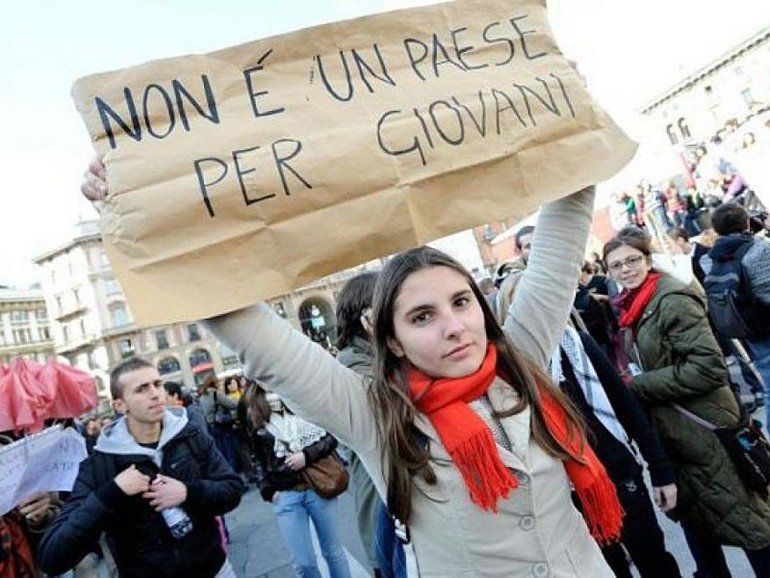 Gli italiani all’estero crescono più degli immigrati: è la prima volta in 20 anni
