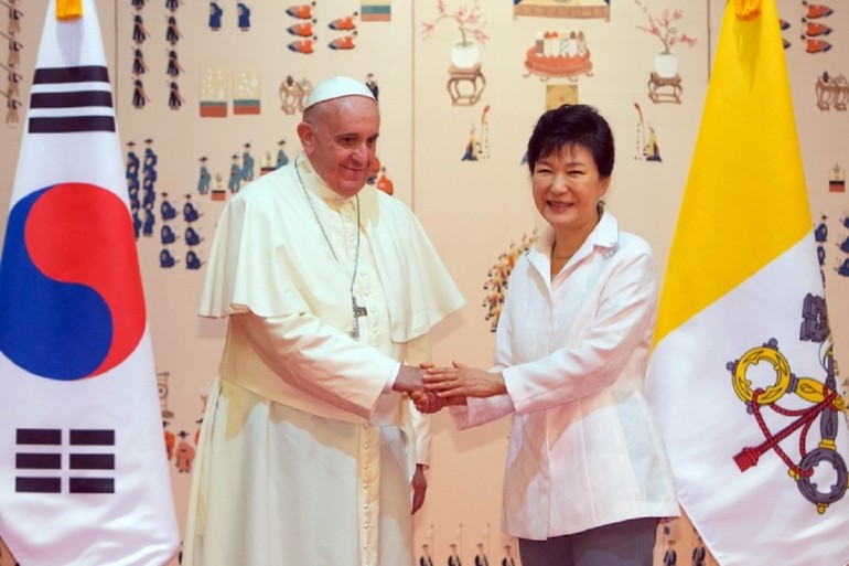 Il papa in Corea: il mondo è stanco della guerra