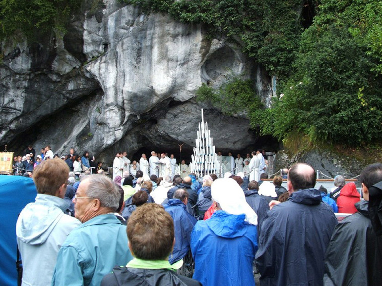 La sfida di Lourdes: vivere da medico le guarigioni, una finestra sul mistero