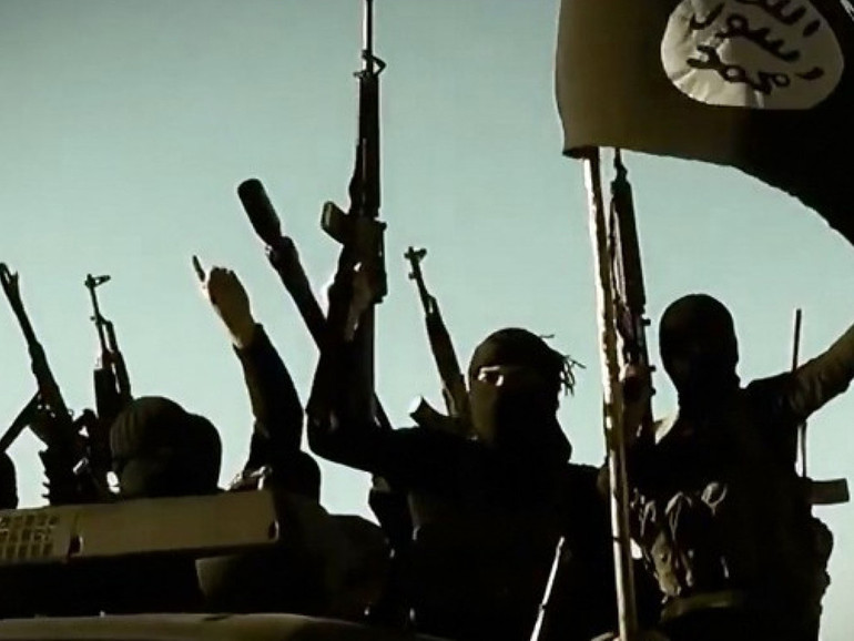 Il nuovo orrore dell'Isis: 13 ragazzi uccisi per il calcio, «un virus dell'Occidente» 