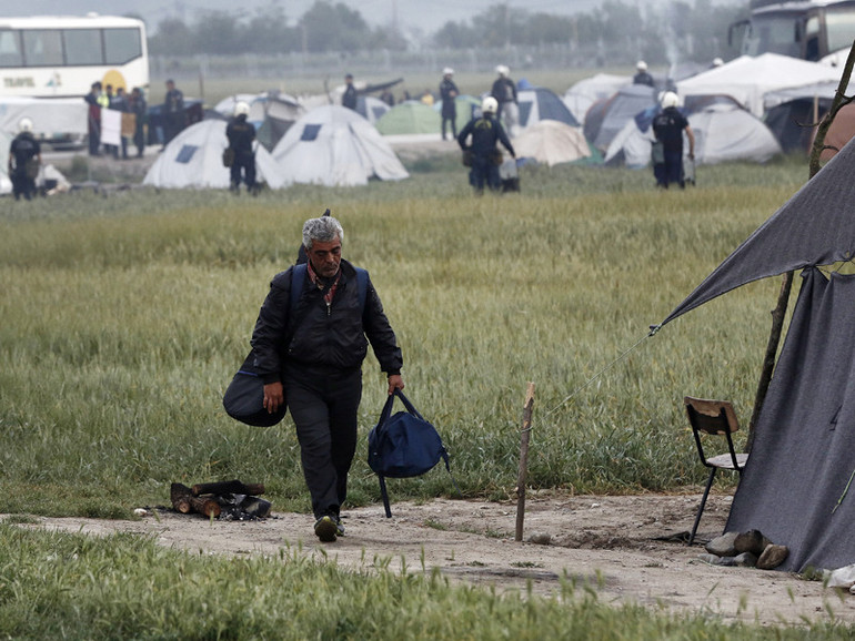 Idomeni, in corso lo sgombero del più grande campo d’Europa. Un operatore di Caritas Grecia racconta