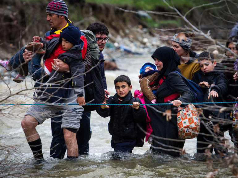 La vita dei profughi dopo Idomeni: bloccati in Grecia, nel limbo dei campi intorno a Salonicco