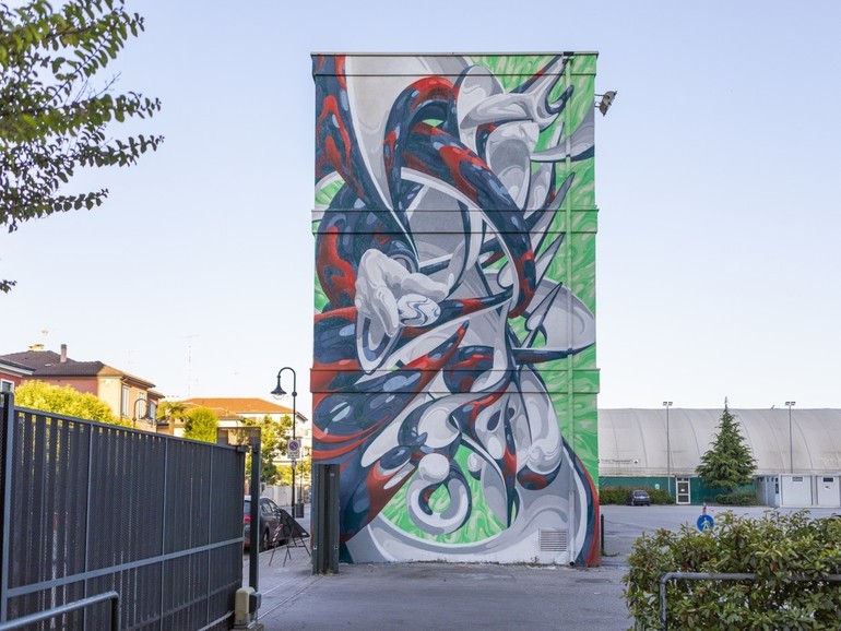 Biennale street art: Made514 dipinge due muri negli spazi dei Rogazionisti