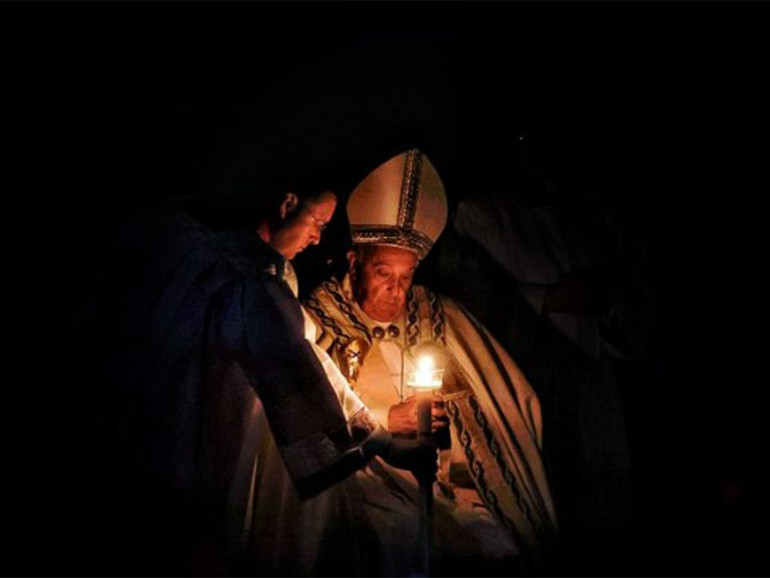 Papa Francesco: a Veglia pasquale, “nessuna esperienza di fallimento e di dolore può avere l’ultima parola”