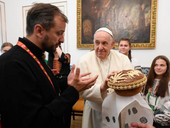 Papa Francesco incontra i giovani ucraini: padre Demush, “si è scusato perché non può fare qualcosa di più” per far cessare la guerra. “Ab...