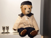 Teddy, l’orsacchiotto del Papa. Tra gli oggetti che raccontano la vita di Benedetto XVI c’è anche l’orsetto Teddy