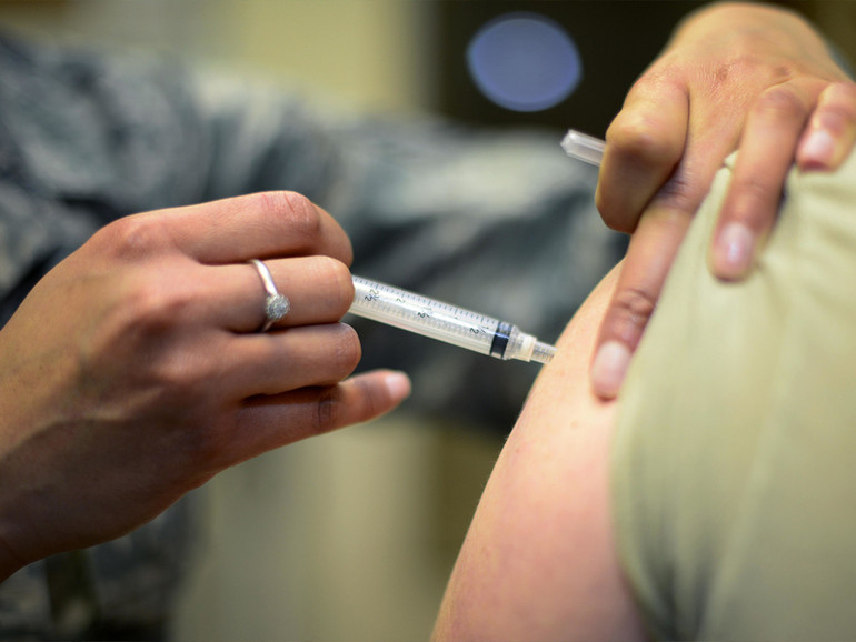 Vaccini: scattano sanzioni e divieto d'ingresso a scuola
