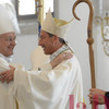 Con mons. Beniamino Pizziol, vescovo di Vicenza, che come gli altri vescovi dà il benvenuto a don Renato nel collegio episcopale triveneto