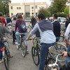I giovani partono in bici verso la basilica di Sant'Andrea