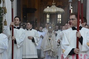 Il vescovo chiude la processione