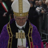La preghiera del vescovo Claudio nel varcareòla porta santa