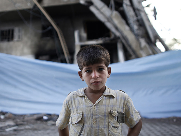 Gaza sotto le bombe, è emergenza umanitaria