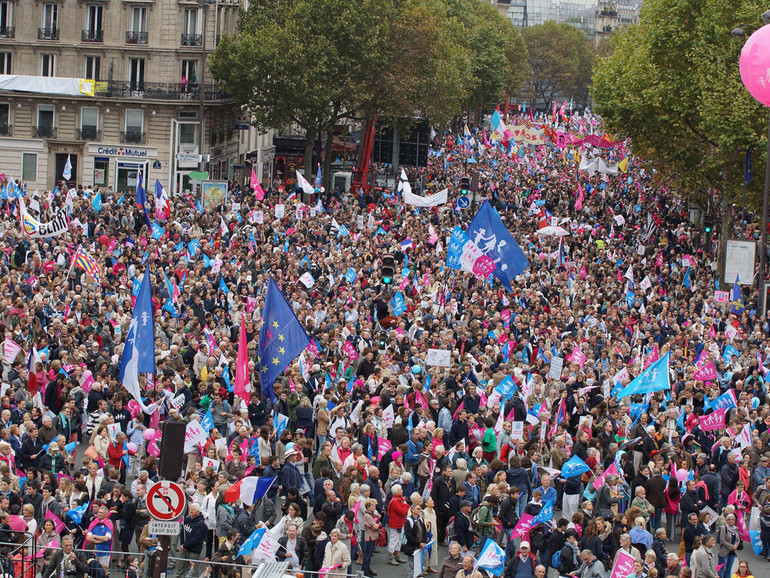I francesi avvisano il governo Valls: no alle coppie gay