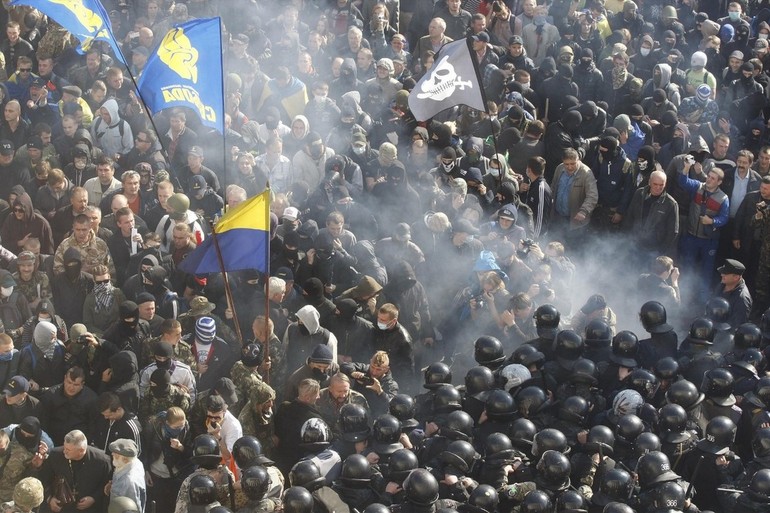 Ucraina al voto, tra mille tensioni