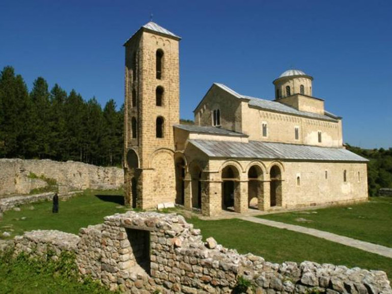 Itinerari culturali, patrimonio dai tratti cristiani. Mons. Bravi, “in Europa 400mila edifici di culto”