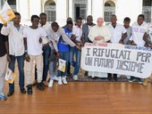 La catechesi del papa con i rifugiati: «Sono nostri fratelli»
