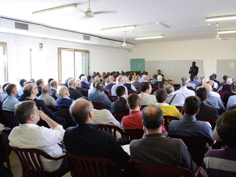 Cento preti a Conetta con i migranti: per noi siete Provvidenza Cento preti a Conetta con i migranti: per noi siete Provvidenza