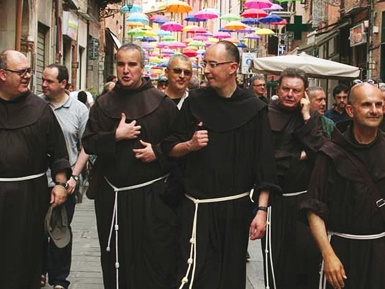Il vescovo Claudio incontra i religiosi della diocesi: è il momento di conoscersi e unire le forze