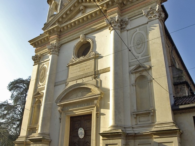 Un'agile guida per la chiesa di Santa Croce Un'agile guida per la chiesa di Santa Croce