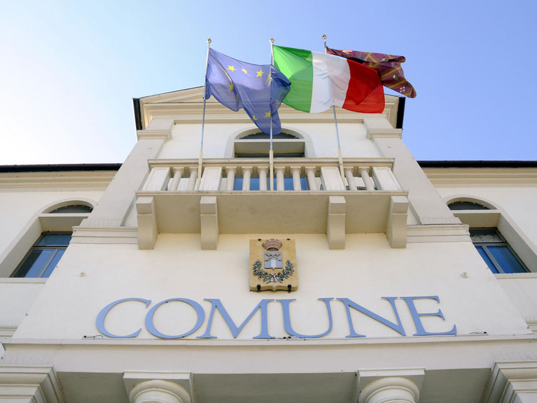 Assetto del territorio. Anche in Veneto si studia la fusione obbligata dei comuni Assetto del territorio. Anche in Veneto si studia la fusione obbligata dei comuni