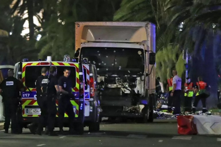Nizza, L'ombra del terrorismo sulla festa della Repubblica. 84 morti