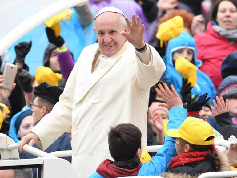 Papa Francesco: 15 catechesi per andare a messa, “non ad uno spettacolo”