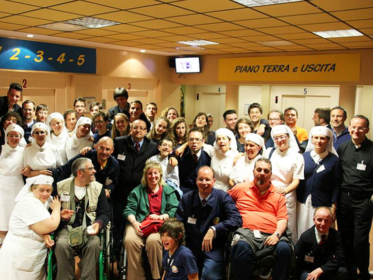 A Lourdes “con” gli ammalati: questo è l’obiettivo A Lourdes “con” gli ammalati: questo è l’obiettivo