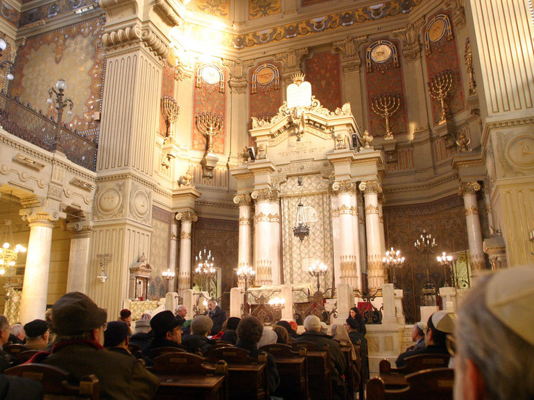 Domenica papa Francesco alla sinagoga di Roma. Nel nome del dialogo e dell'amicizia