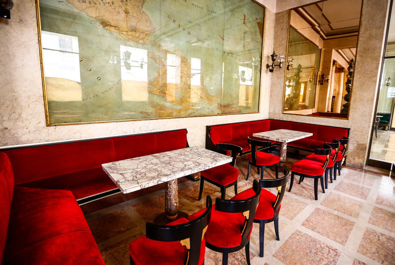 Uno dei planisferi della Sala Rossa del Caffè Pedrocchi Uno dei planisferi della Sala Rossa del Caffè Pedrocchi