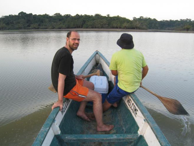 Il pellegrinaggio di don Giampaolo Assiso in Ecuador: tremila chilometri in barca e un mese nella foresta