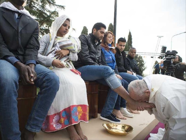 Quei piedi lavati dal papa richiamano il senso cristiano della vita