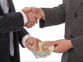 Quella “reciprocità di favori” che inquina l'Italia