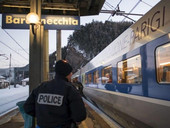 Bardonecchia: gendarmi francesi fanno irruzione nella sala di una ONG per migranti su suolo italiano. Sale la tensione