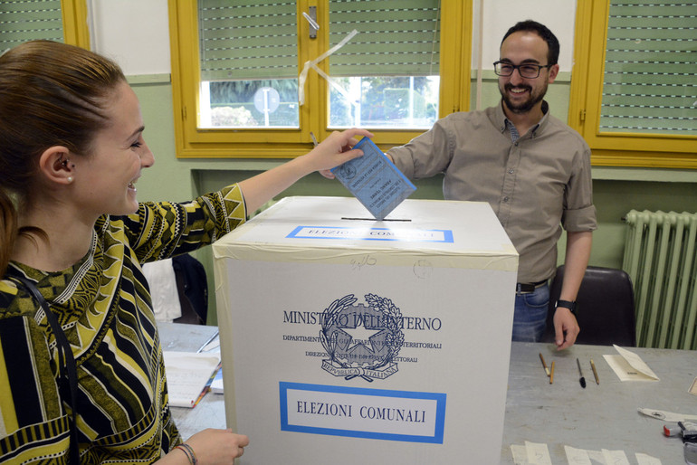 Non solo il Parlamento, al voto sette regioni e molti comuni Non solo il Parlamento, al voto sette regioni e molti comuni