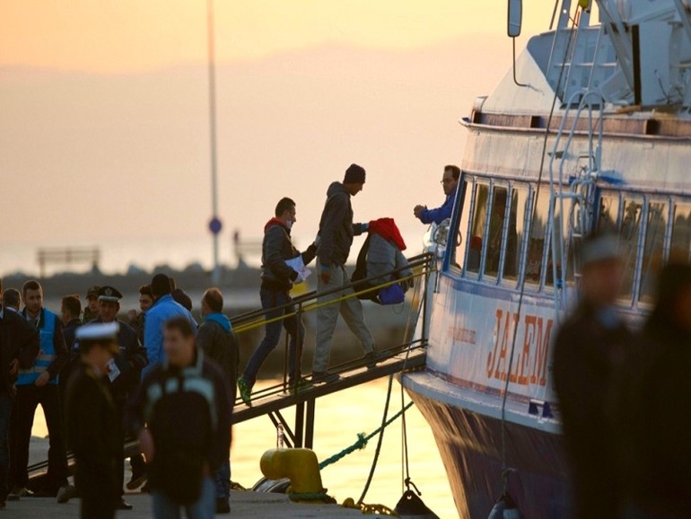 Migranti, accordo Ue-Turchia al via: iniziati i rimpatri dalla Grecia; in Germania i primi siriani 