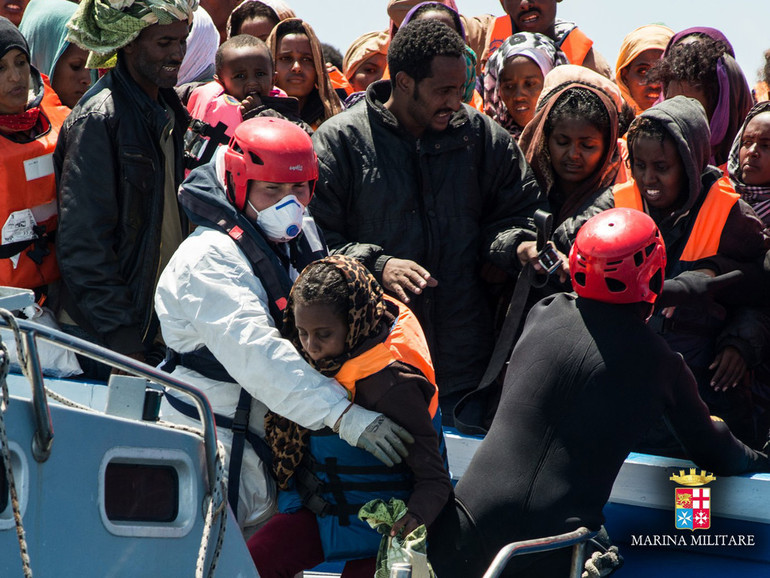 Migranti, il governo vara il nuovo modello di accoglienza. Tutti i comuni coinvolti Migranti, il governo vara il nuovo modello di accoglienza. Tutti i comuni coinvolti