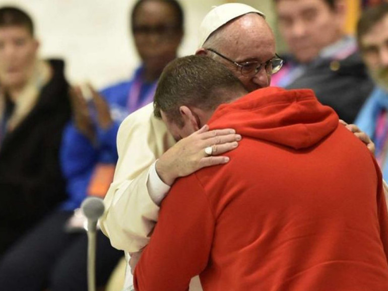 10 anni di Papa Francesco e i poveri. Quando gli ultimi diventano i primi 10 anni di Papa Francesco e i poveri. Quando gli ultimi diventano i primi