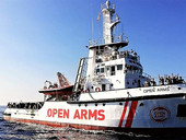 A bordo di Open Arms, vittime di violenza e bambini. “Non resistiamo a lungo”