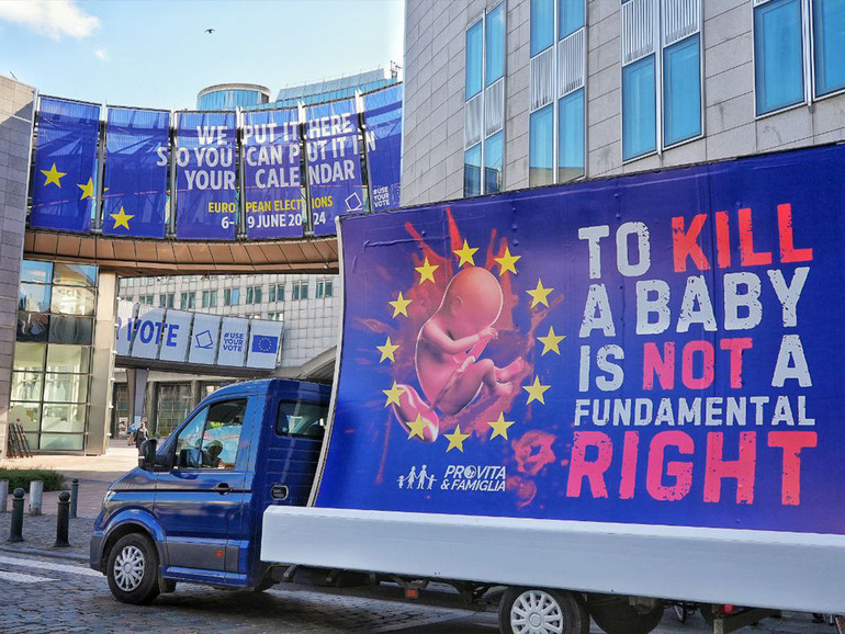 Aborto, l’Europa vota. I Paesi europei e il Parlamento europeo lo vorrebbero nella Carta dei diritti fondamentali