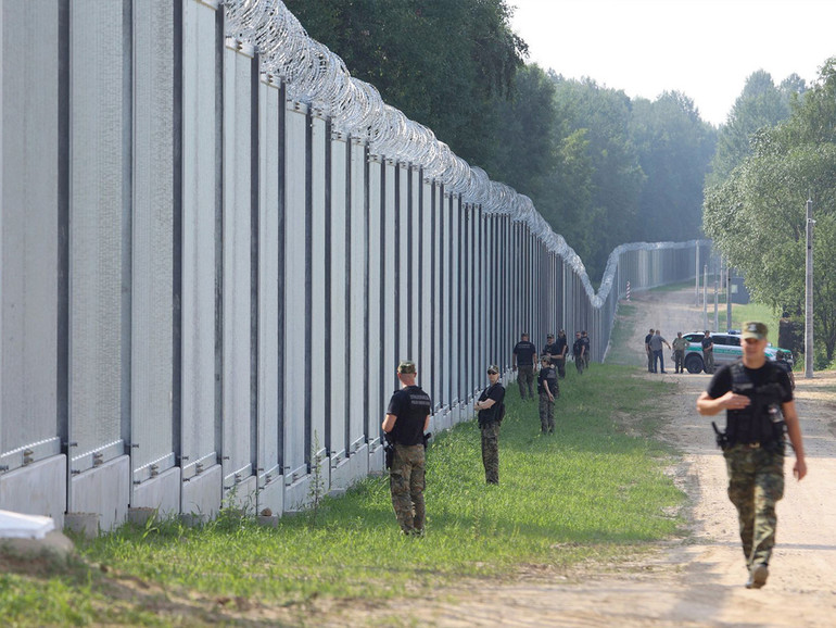 Accoglienza ad intermittenza: la Polonia alza il suo muro