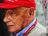 Addio a Niki Lauda: finisce un tempo contraddittorio e affascinante