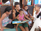Ademilson e Roberta, che dal 1983 insegnano a leggere e scrivere ai bimbi delle favelas