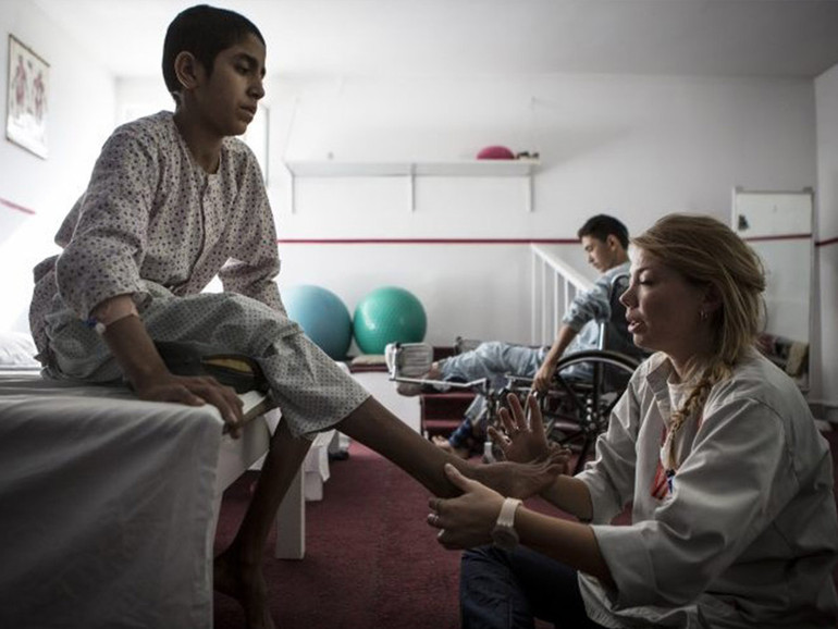 Afghanistan, dall’ospedale di Emergency a Kabul: “La peggiore crisi umanitaria al mondo”
